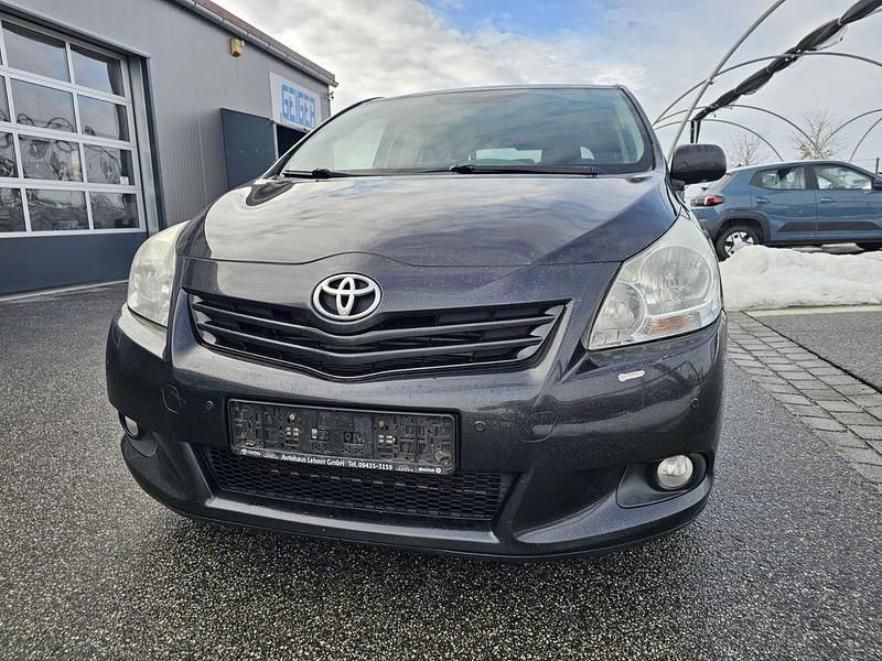 Gebraucht Toyota Verso Travel 126 PS (92 kW) 2013 Schwarz Van / Kleinbus