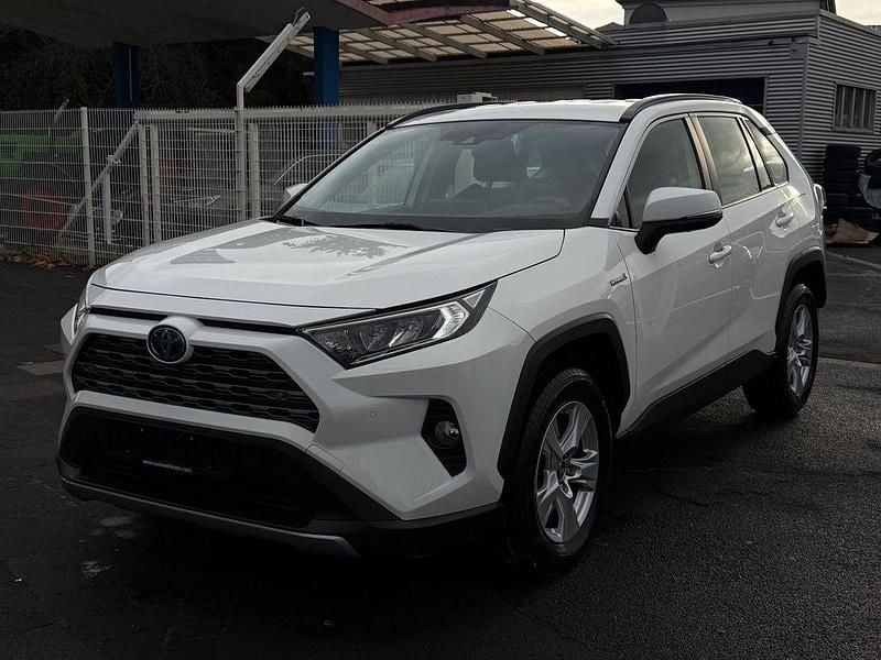 Weiß Gebraucht 2021 Toyota RAV4 Hybrid Comfort SUV | 25.600 € (Superpreis) - Bild 1/4