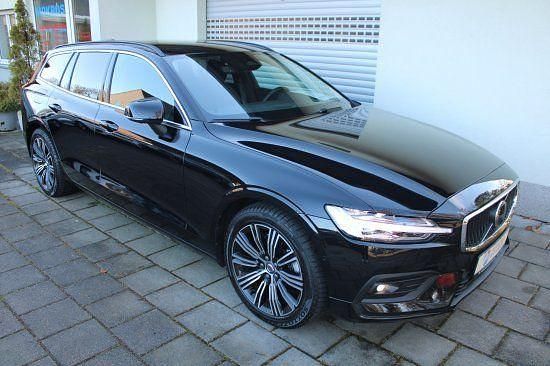 Gebraucht Volvo V60 Core 197 PS (144 kW) 2025 Onyxblack Kombi
