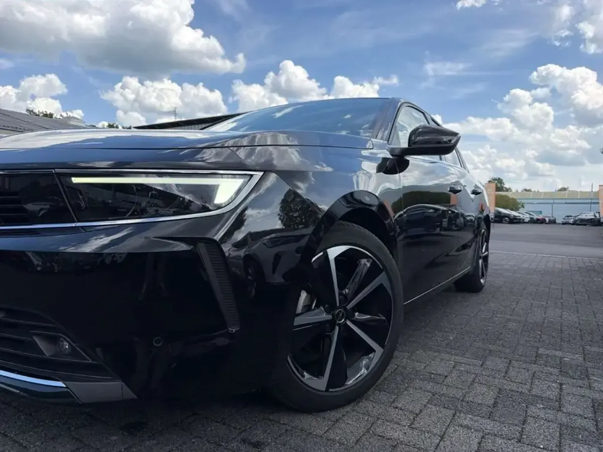 Gebraucht Opel Astra Elegance 131 PS (96 kW) 2023 Schwarz Kleinwagen
