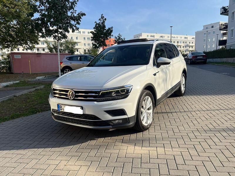 Weiß Gebraucht 2017 VW Tiguan Allspace Highline SUV | 15.999 € - Bild 1/4