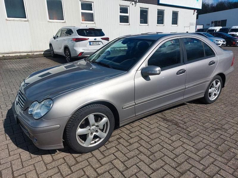 Gebraucht Mercedes C220 Classic 150 PS (110 kW) 2006 Gold Limousine
