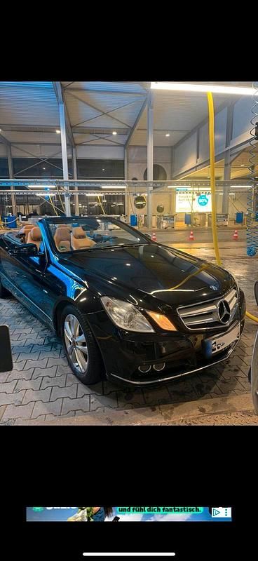 Gebraucht Mercedes E200 184 PS (135 kW) 2010 Schwarz Cabrio