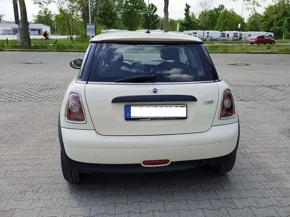 Käytetty Mini ONE 75 HP (55 kW) 2009 Valkoinen Viistoperä
