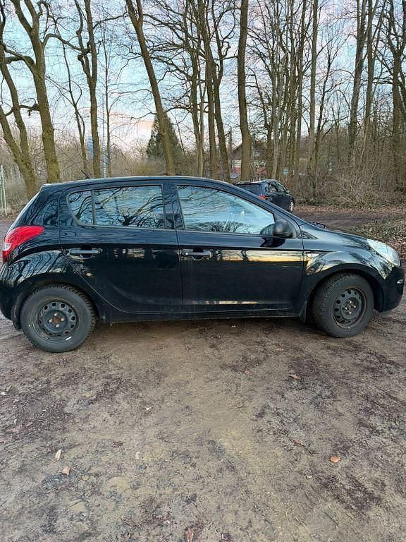 Gebraucht Hyundai i20 Classic 86 PS (63 kW) 2012 Schwarz Kleinwagen