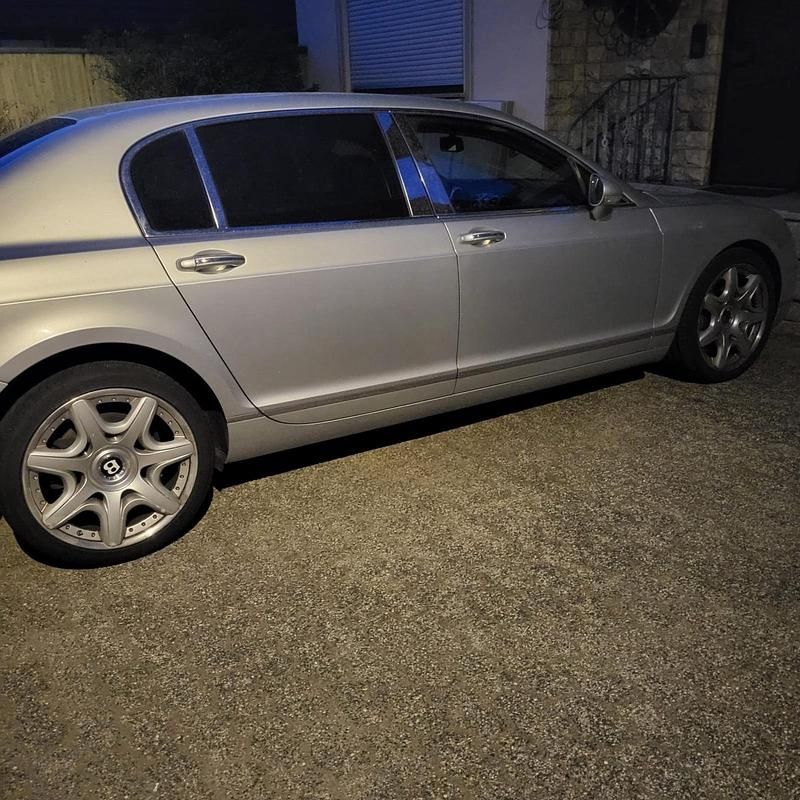 Silber Gebraucht 2007 Bentley Continental Flying Spur Limousine | 22.500 € (Guter Preis) - Bild 1/4