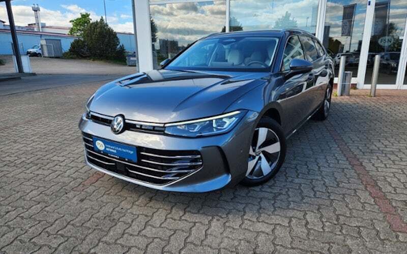 Gebraucht VW Passat Elegance 150 PS (110 kW) 2024 Grau Kombi