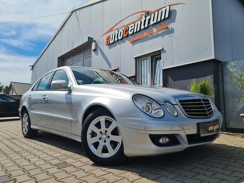 Iridiumsilber Gebraucht 2008 Mercedes E200 Classic Limousine | 6.490 € (Fairer Preis) - Bild 1/3