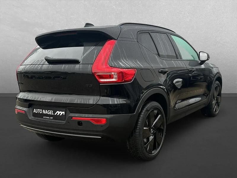Neu Volvo XC40 Plus 163 PS (119 kW) 2025 Blau SUV