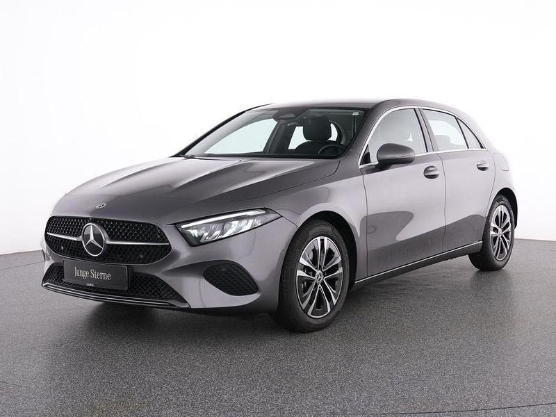 Metalliclack mountaingrau Gebraucht 2024 Mercedes A180 Progressive Limousine | 27.885 € (Guter Preis) - Bild 1/4