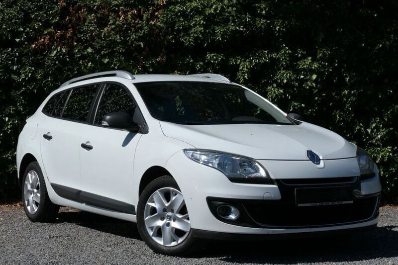 Weiß Gebraucht 2013 Renault Mégane III Limousine | 2.950 € (Superpreis) - Bild 1/4