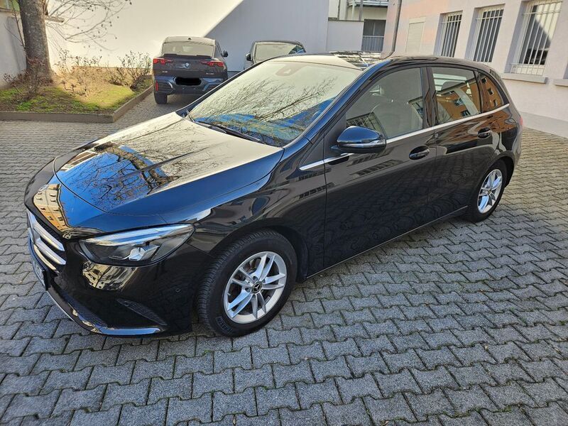 Schwarz Gebraucht 2019 Mercedes B180 Van / Kleinbus | 18.880 € (Fairer Preis) - Bild 1/4
