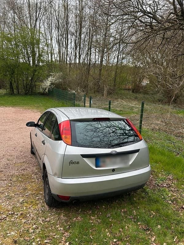 Gebraucht Ford Focus 75 PS (55 kW) 2000 Silber Kleinwagen