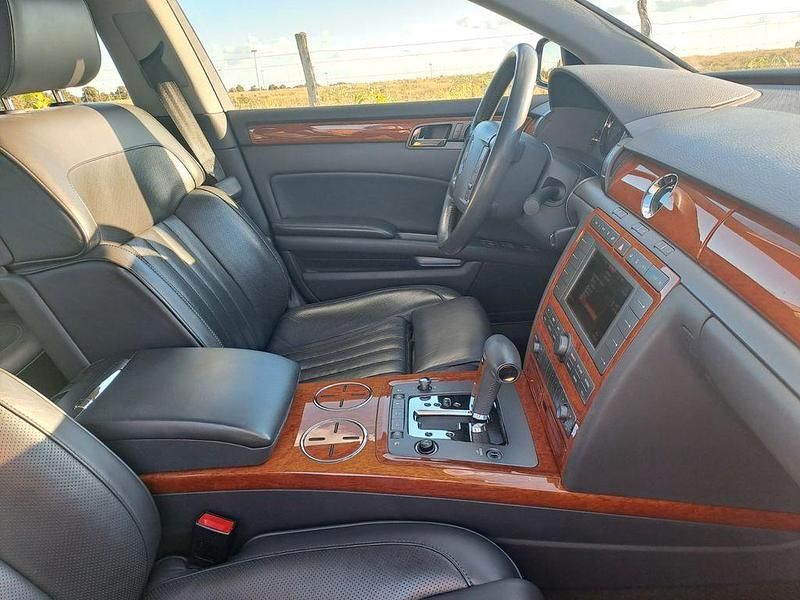 Second-hand VW Phaeton 224 CP (164 kW) 2005 Albastru Berlinǎ