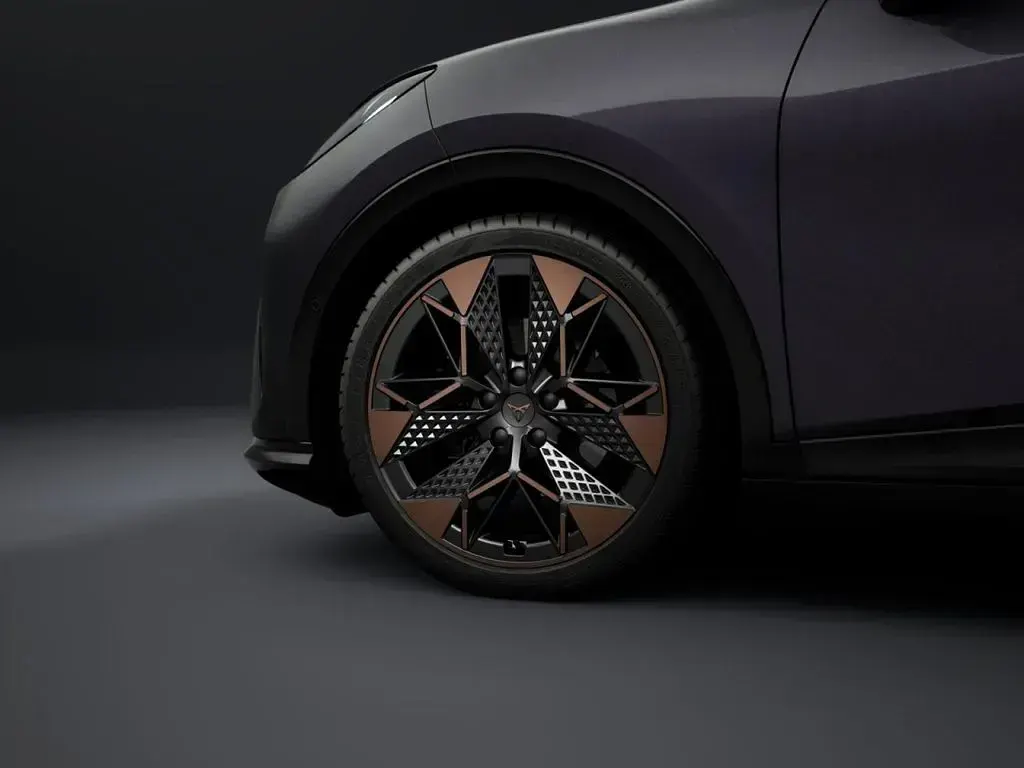 Gebraucht Cupra Raval 155 kW (211 PS) 2026 Violett Limousine