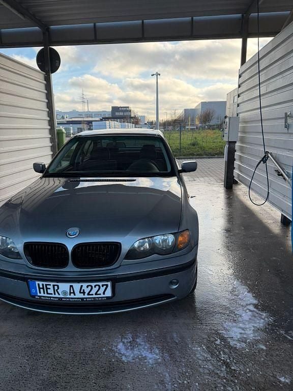 Grau Gebraucht 2003 BMW 316 Limousine | 2.600 € (Teuer) - Bild 1/4