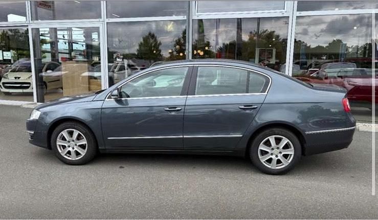 Silber Gebraucht 2009 VW Passat Comfortline Limousine | 8.999 € - Bild 1/4