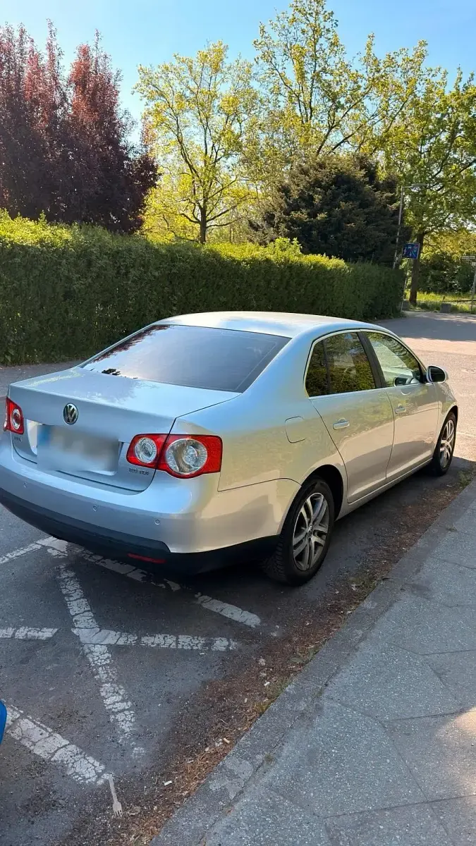Gebraucht VW Jetta 140 PS (102 kW) 2007 Silber Limousine