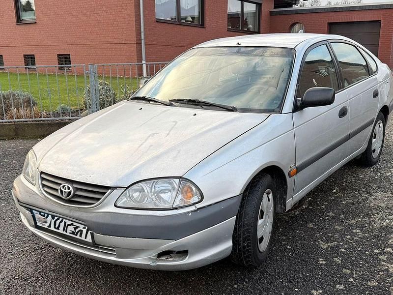 Gebraucht Toyota Avensis 110 PS (80 kW) 2001 Silber Limousine