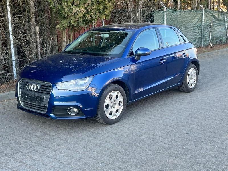 Gebraucht Audi A1 Attraction 122 PS (89 kW) 2012 Blau Kleinwagen