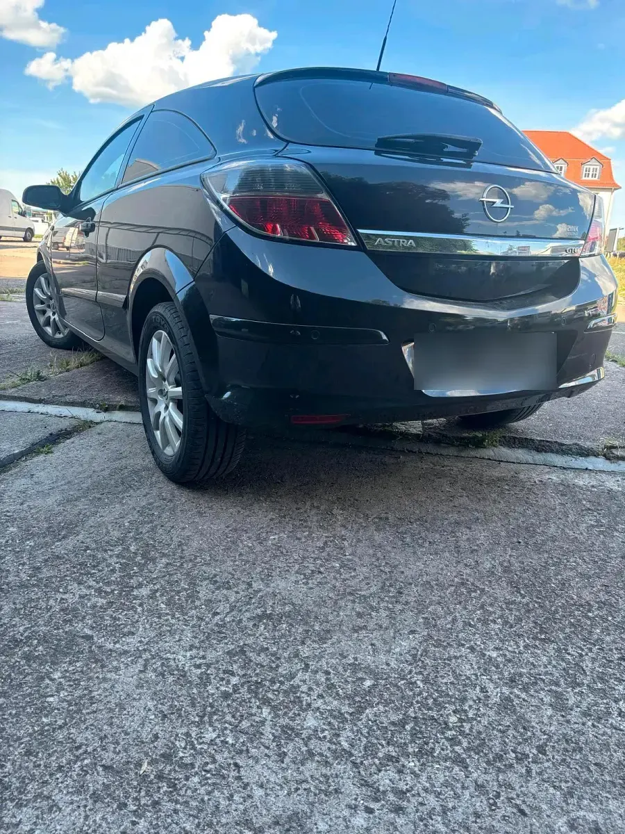 Gebraucht Opel Astra GTC 115 PS (84 kW) 2008 Schwarz Limousine