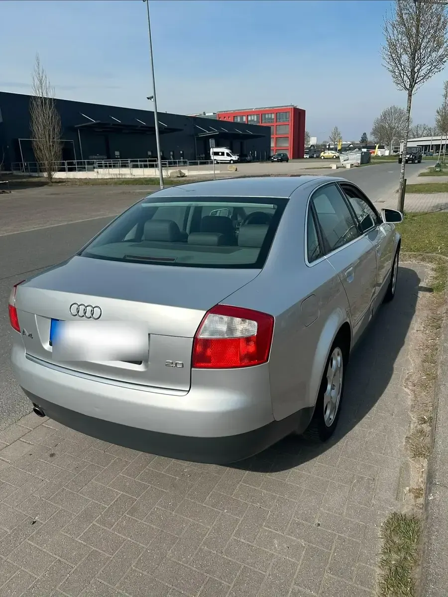 Gebraucht Audi A4 131 PS (96 kW) 2001 Silber Limousine