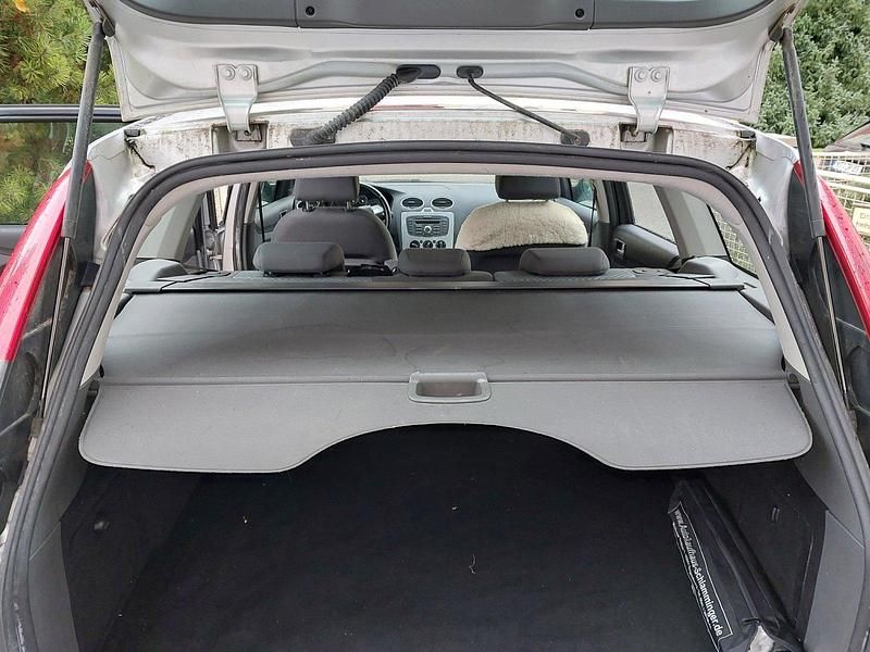 Gebraucht Ford Focus 100 PS (73 kW) 2007 Silber Kombi