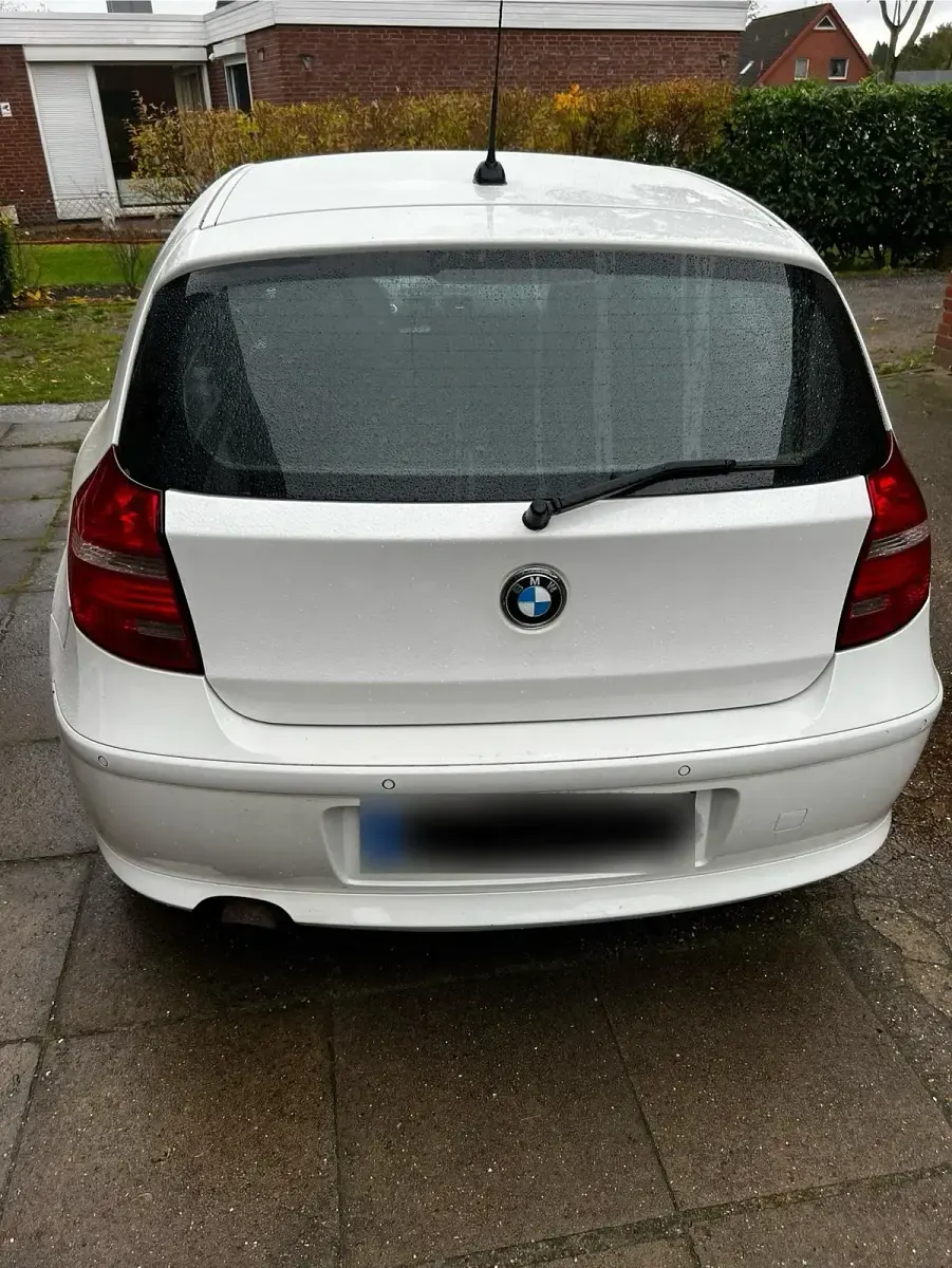 Gebraucht BMW 116 121 PS (88 kW) 2011 Weiß Kleinwagen
