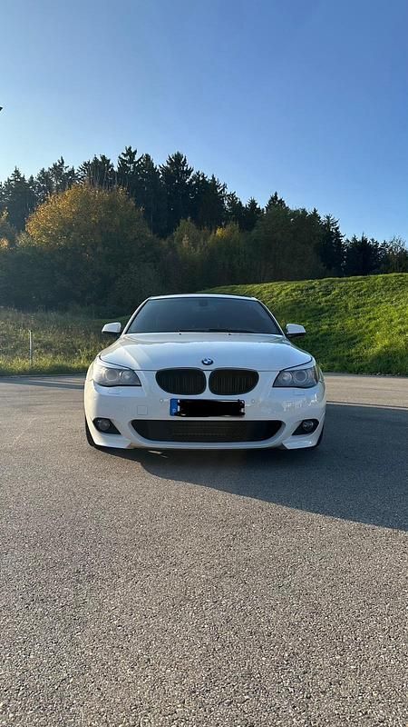 Weiß Gebraucht 2010 BMW 530 M Sport Limousine | 12.500 € (Fairer Preis) - Bild 1/4