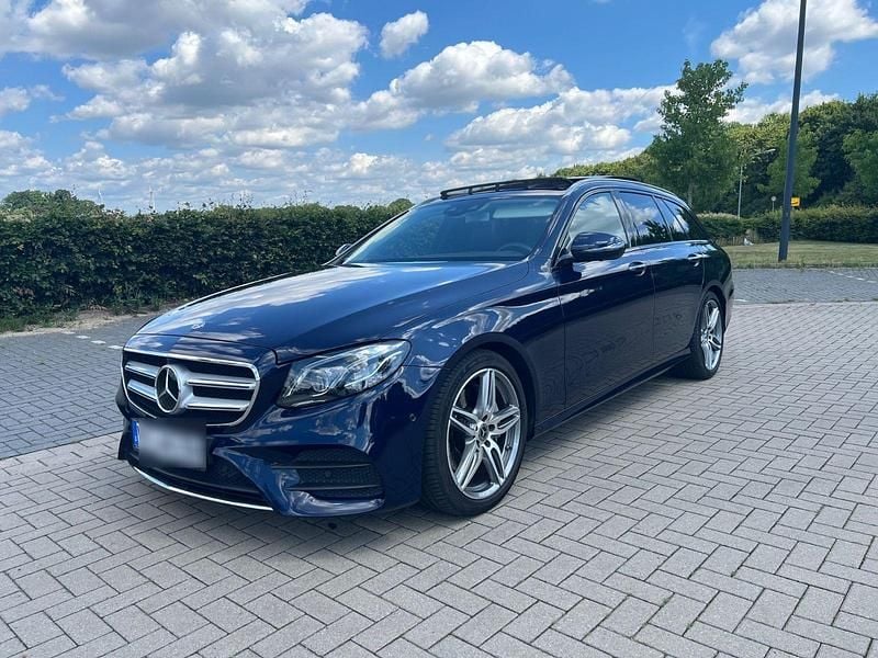 Blau Gebraucht 2017 Mercedes E350 AMG line Kombi | 24.000 € (Guter Preis) - Bild 1/4