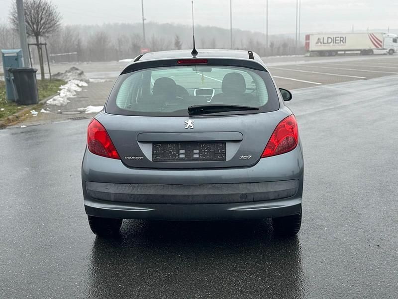 Gebraucht Peugeot 207 95 PS (69 kW) 2008 Grau Limousine