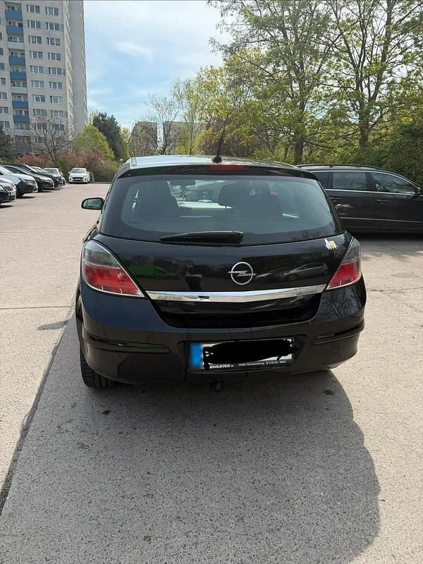 Second-hand Opel Astra 90 CP (66 kW) 2008 Negru Berlinǎ