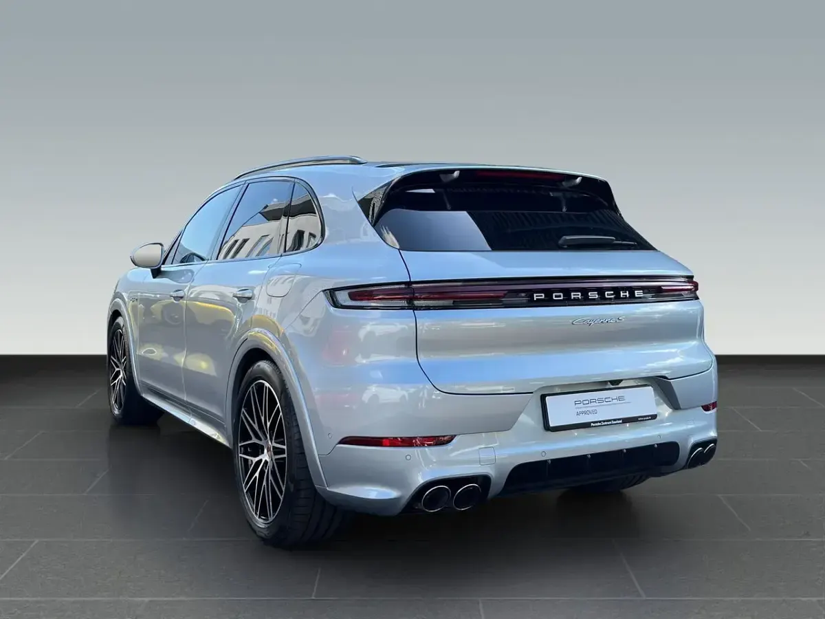 Gebraucht Porsche Cayenne 520 PS (382 kW) 2024 Dolomitsilbermetallic (metallic) SUV