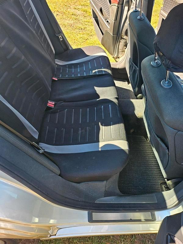 Second-hand Mercedes E220 150 CP (110 kW) 2002 Argintiu Berlinǎ