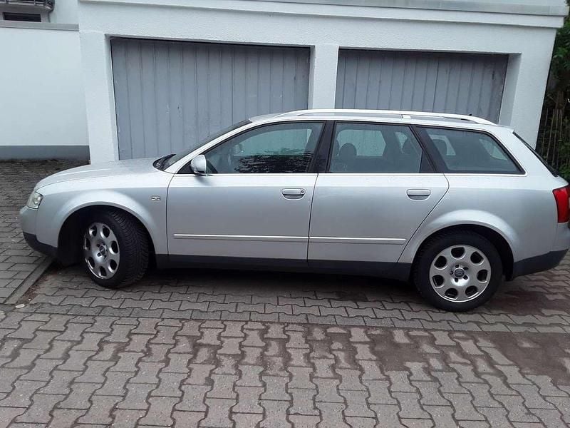 Silber Gebraucht 2002 Audi A4 Kombi | 2.000 € (Superpreis) - Bild 1/4