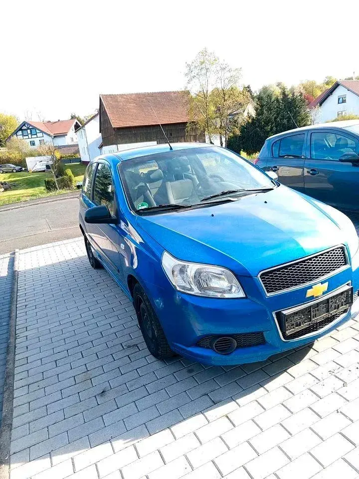 Gebraucht Chevrolet Aveo 84 PS (61 kW) 2010 Blau Kleinwagen