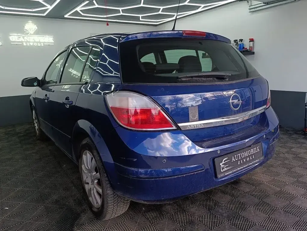 Usata Opel Astra Edition 105 CV (77 kW) 2006 Blu Berlina