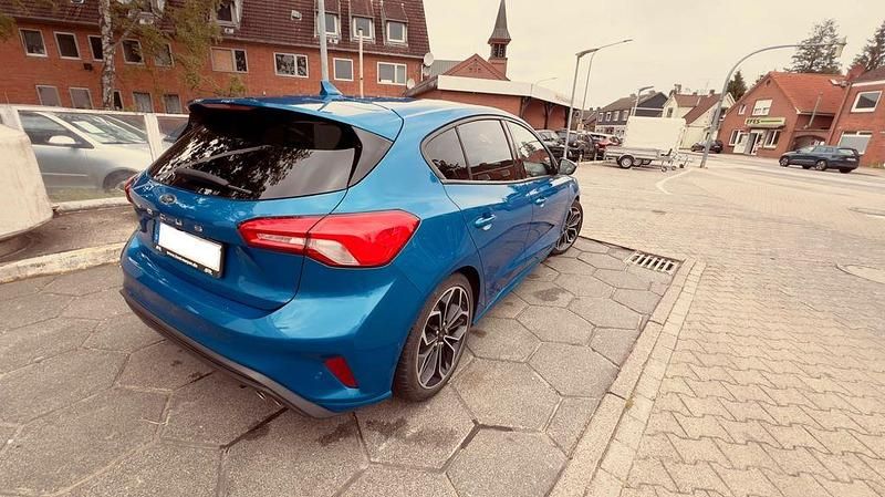Gebraucht Ford Focus ST-Line 120 PS (88 kW) 2018 Blau Limousine