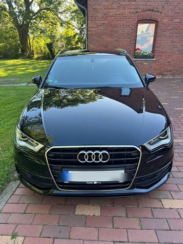 Schwarz Gebraucht 2015 Audi A3 Sportback S-Line Kleinwagen | 15.490 € (Etwas zu teuer) - Bild 1/4