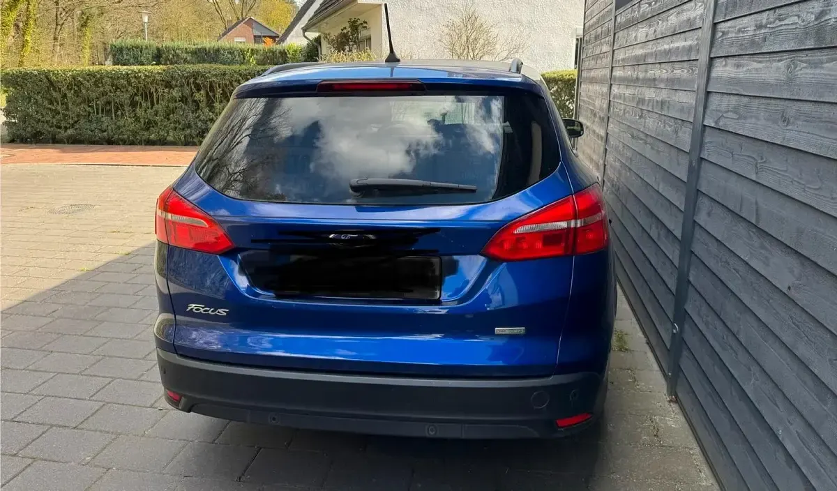 Gebraucht Ford Focus 101 PS (74 kW) 2017 Blau Kombi
