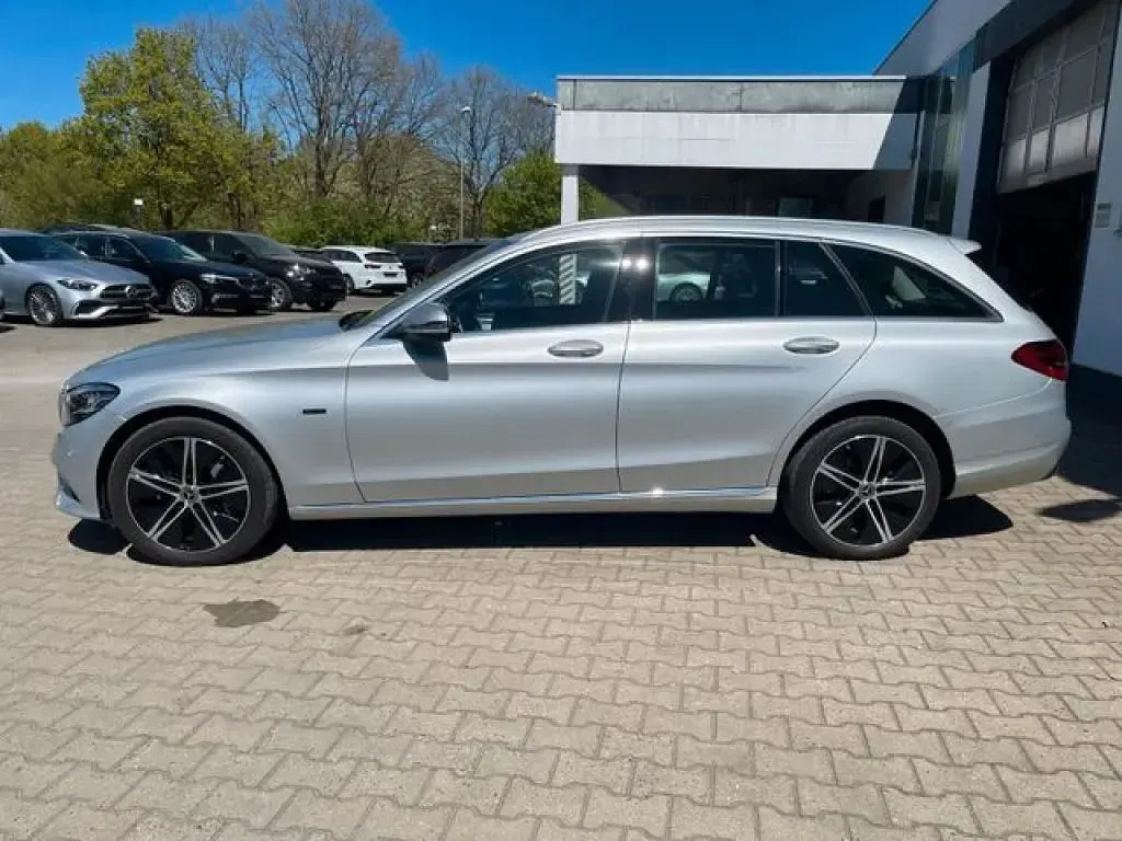 Gebraucht Mercedes 300 194 PS (142 kW) 2020 Iridiumsilber  metalliclack (metallic) Kombi