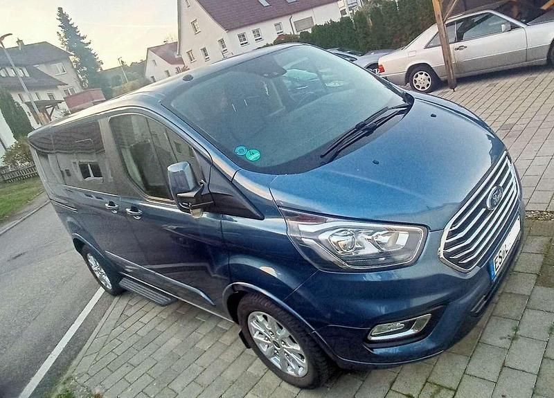 Gebraucht Ford Tourneo Titanium 131 PS (96 kW) 2019 Blau Van / Kleinbus