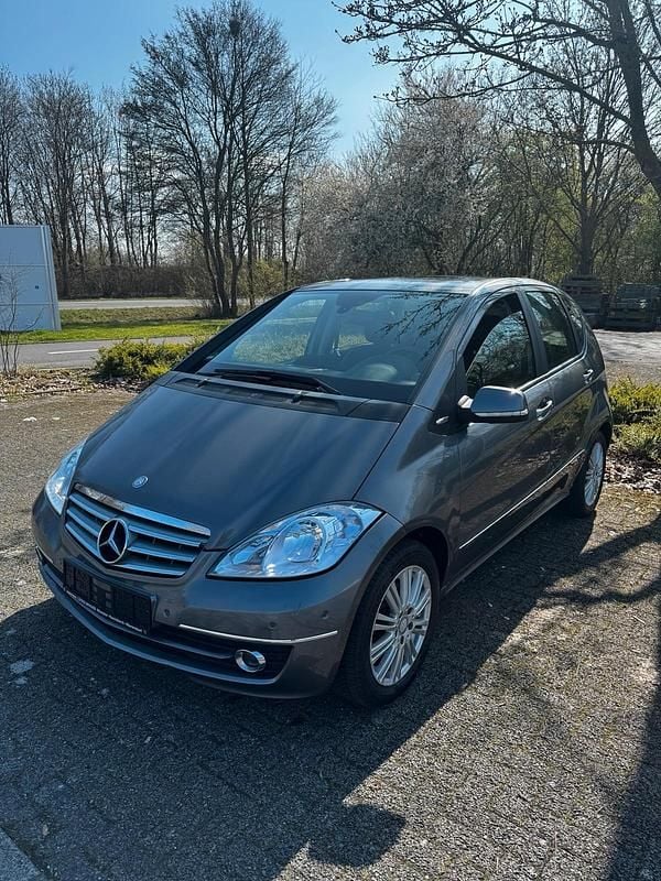 Gebraucht Mercedes A180 109 PS (80 kW) 2011 Silber Kleinwagen