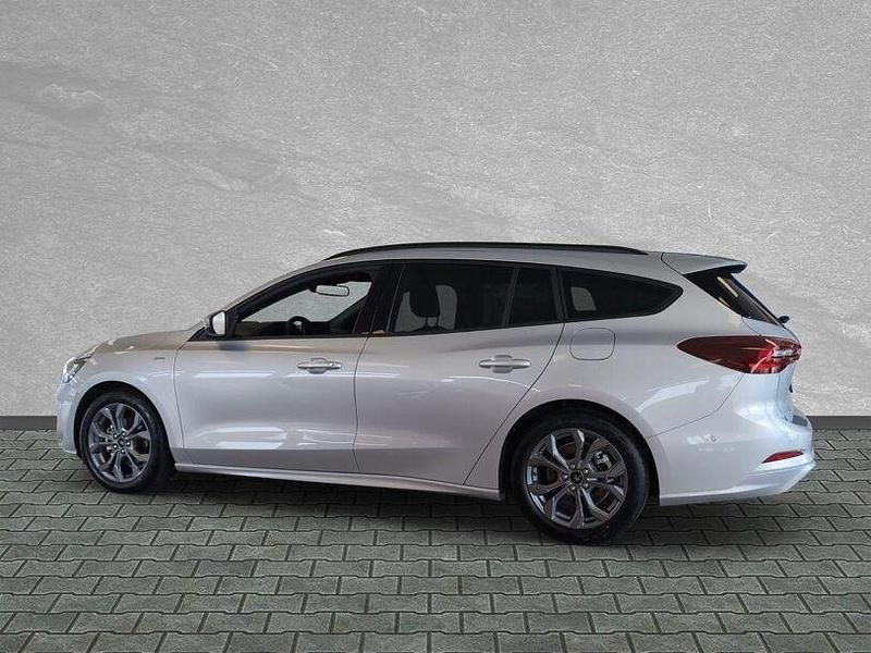 Neu Ford Focus ST-Line 155 PS (114 kW) 2025 Moondust silver metallic Limousine