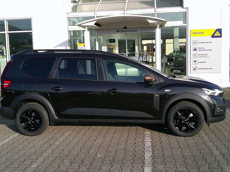 Neu Dacia Jogger Extreme 101 PS (74 kW) 2025 Perlmuttschwarz Van / Kleinbus