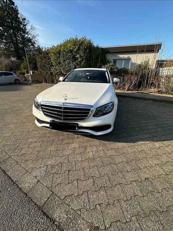 Gebraucht Mercedes E350 Exclusive 286 PS (210 kW) 2017 Weiß Limousine