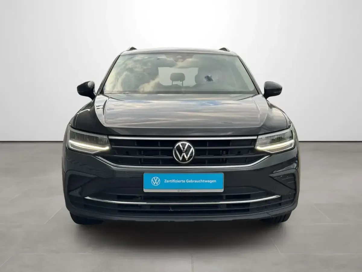 Gebraucht VW Tiguan Life 150 PS (110 kW) 2023 Uranograu SUV
