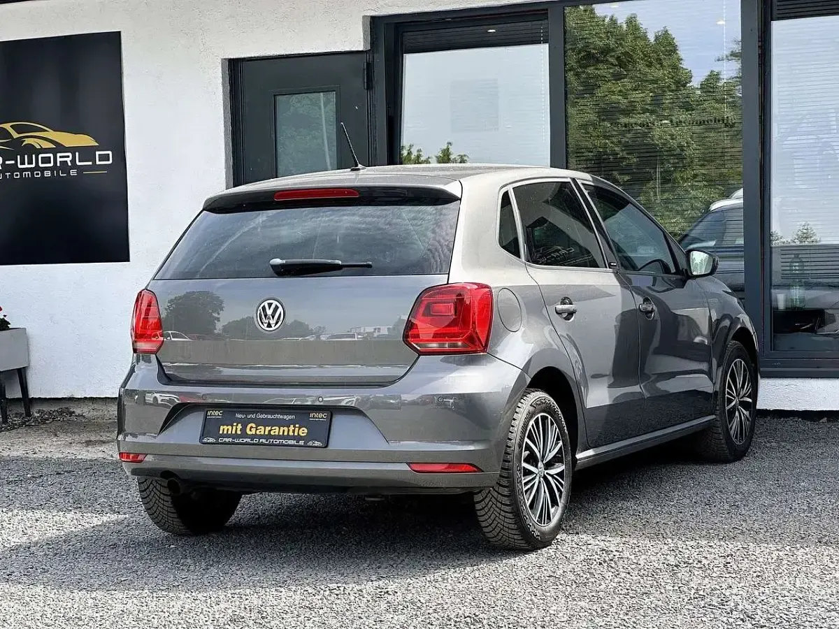 Gebraucht VW Polo Allstar 90 PS (66 kW) 2016 Pepper grey Limousine