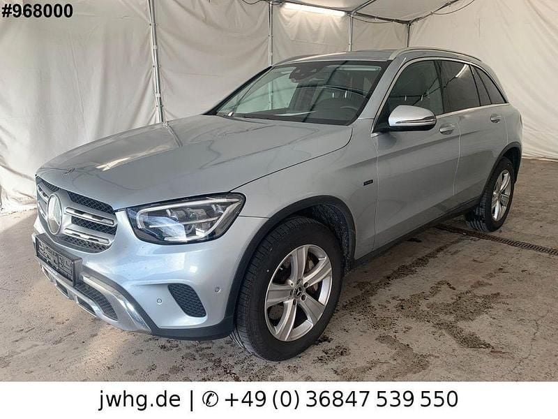 Hightech silber (metallic) Gebraucht 2021 Mercedes GLC300e SUV | 33.750 € (Superpreis) - Bild 1/4