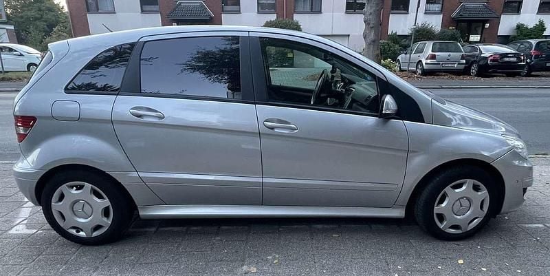 Gebraucht Mercedes B180 109 PS (80 kW) 2008 Silber Van / Kleinbus